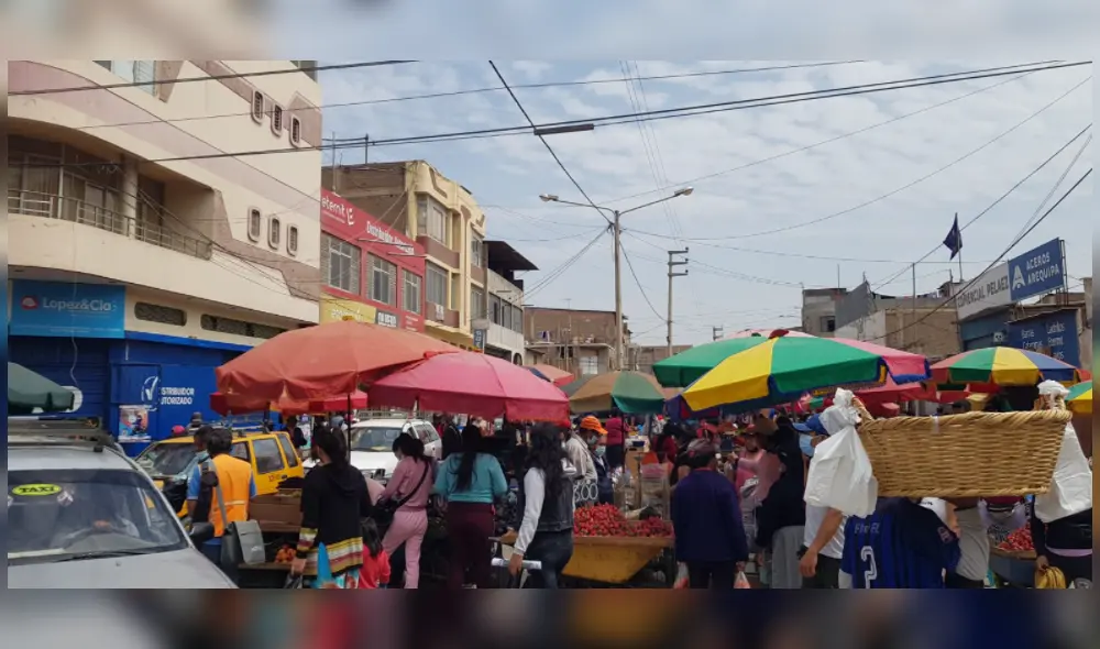 Los ambulantes volvieron a las calles adyacentes al mercado Modelo. Foto: Urpy/ La República