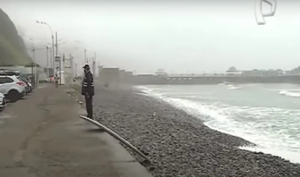 Los visitantes y surfistas que acuden a la playa Makaha aseguran que estas disputas se dan entre las escuelas de surf. Foto: captura Panamericana tv