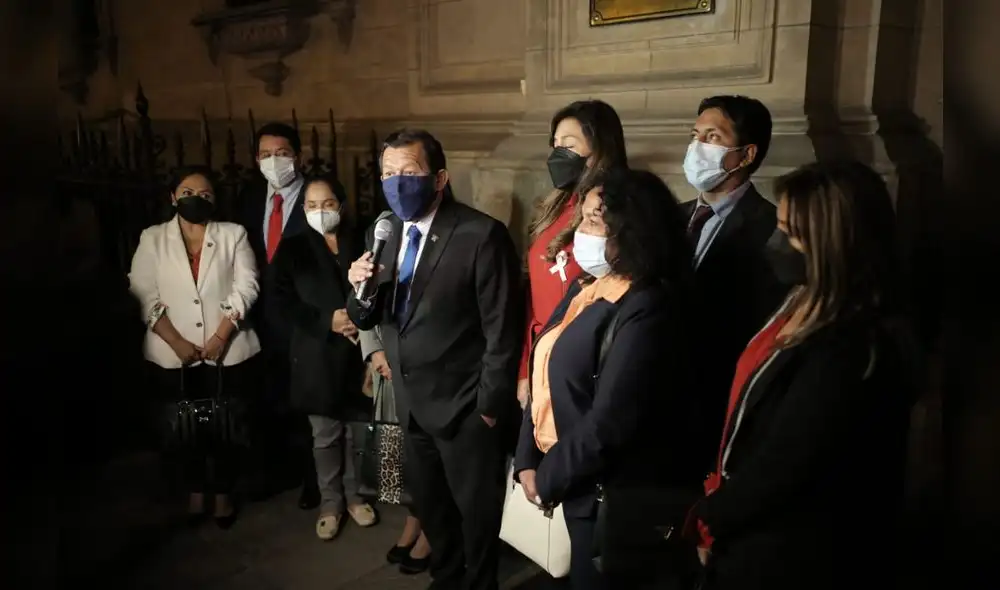 El vocero de la bancada de APP, Eduardo Salhuana, mencionó que se debería priorizar la reactivación económica, la educación y la salud. Foto: John Reyes - La República El vocero de la bancada de APP, Eduardo Salhuana, mencionó que se debería priorizar la reactivación económica, la educación y la salud. Foto: John Reyes - La República