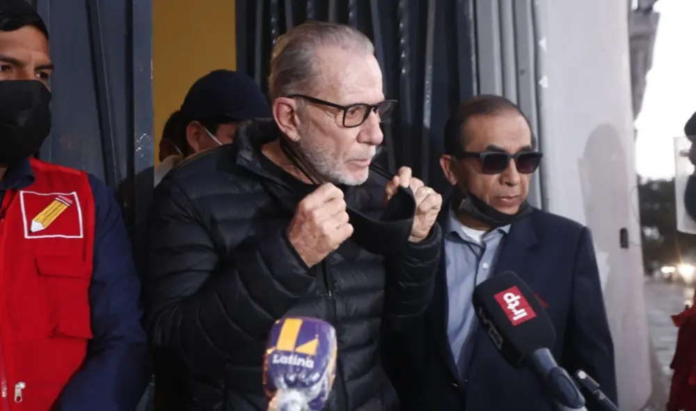 Pedro Castillo anunció la incorporación de Ricardo Belmont al Poder Ejecutivo este lunes 18 de octubre. Foto: La República Pedro Castillo anunció la incorporación de Ricardo Belmont al Poder Ejecutivo este lunes 18 de octubre. Foto: La República