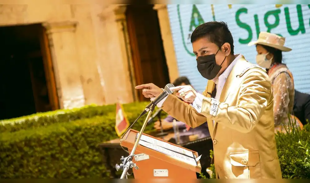 De frente. Gobernador Cáceres exige que consejeros aprueben adenda 13,pese a que algunos no están de acuerdo. Dice que si no lo hacen serían traidores.