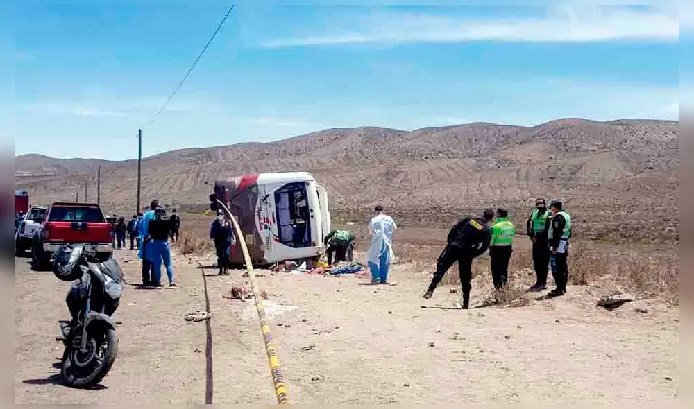 Fatal accidente. Minibús con 27 pasajeros causó tragedia.