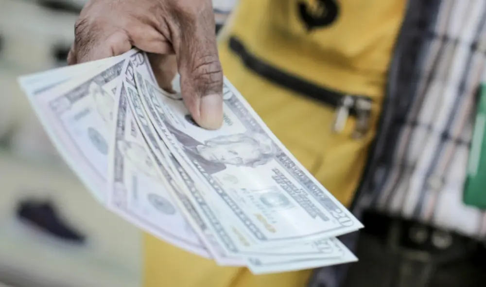 Sigue la cotización del dólar en el Perú para hoy, martes 19 de octubre del 2021. Foto: John Reyes/La República Sigue la cotización del dólar en el Perú para hoy, martes 19 de octubre del 2021. Foto: John Reyes/La República