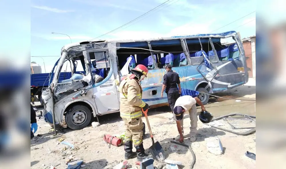 Bus viajaba con 20 personas. Foto: Lampazos
