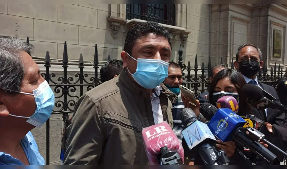 Guillermo Bermejo pidió a sus compañeros de Perú Libre mantenerse unidos, pese a las discrepancias: “Tenemos la obligación de mantener la máxima unidad en el partido, en la bancada y con toda la izquierda”. Foto: Deysi Portuguez/ URPI-LR
