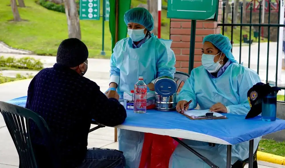 Ciudadanos pueden realizarse pruebas de descarte de COVID-19. Foto: Diris Lima Sur Ciudadanos pueden realizarse pruebas de descarte de COVID-19. Foto: Diris Lima Sur