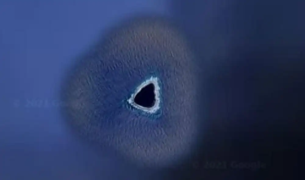 Los internautas especularon que podría tratarse del verdadero Triángulo de las Bermudas o incluso una entrada a la Tierra hueca. Foto: Google Maps