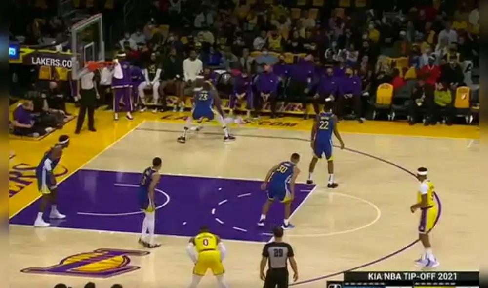 LeBron James anotó sus primeros puntos en la temporada de la NBA. Foto: captura ESPN