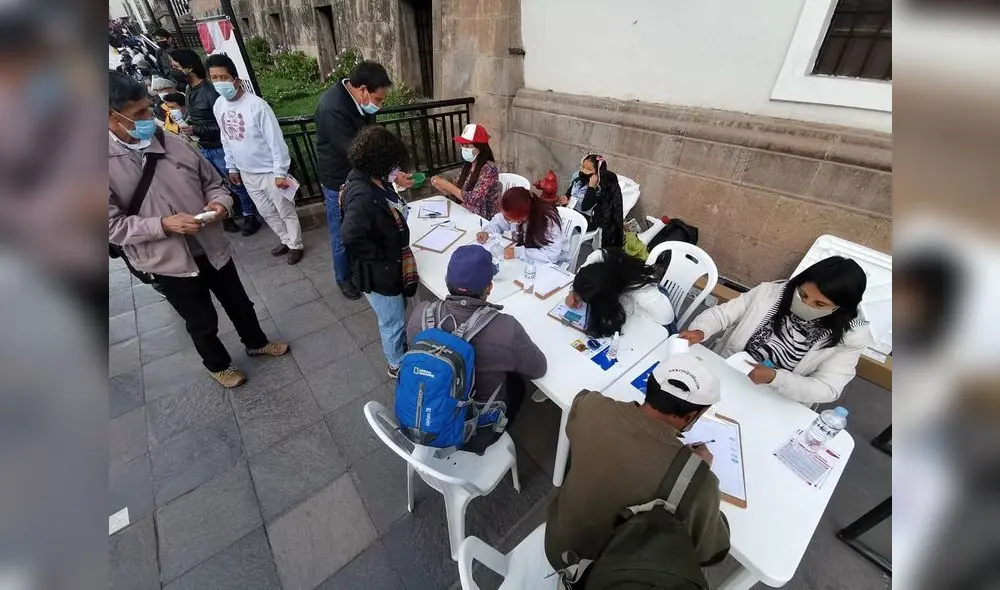 Ciudadanos en contra de la asamblea constituyente recolectan firmas en Cusco. Foto: No A La Asamblea Constituyente. Ciudadanos en contra de la asamblea constituyente recolectan firmas en Cusco. Foto: No A La Asamblea Constituyente.
