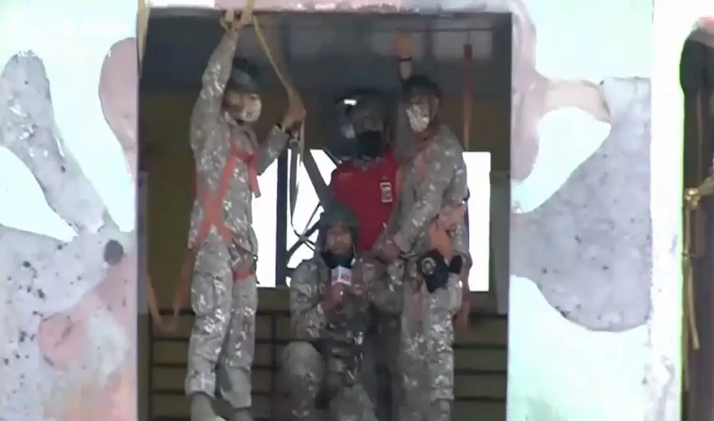 Edson Dávila sufrió un ataque de pánico y no quiso saltar al vacío. Foto: captura América TV