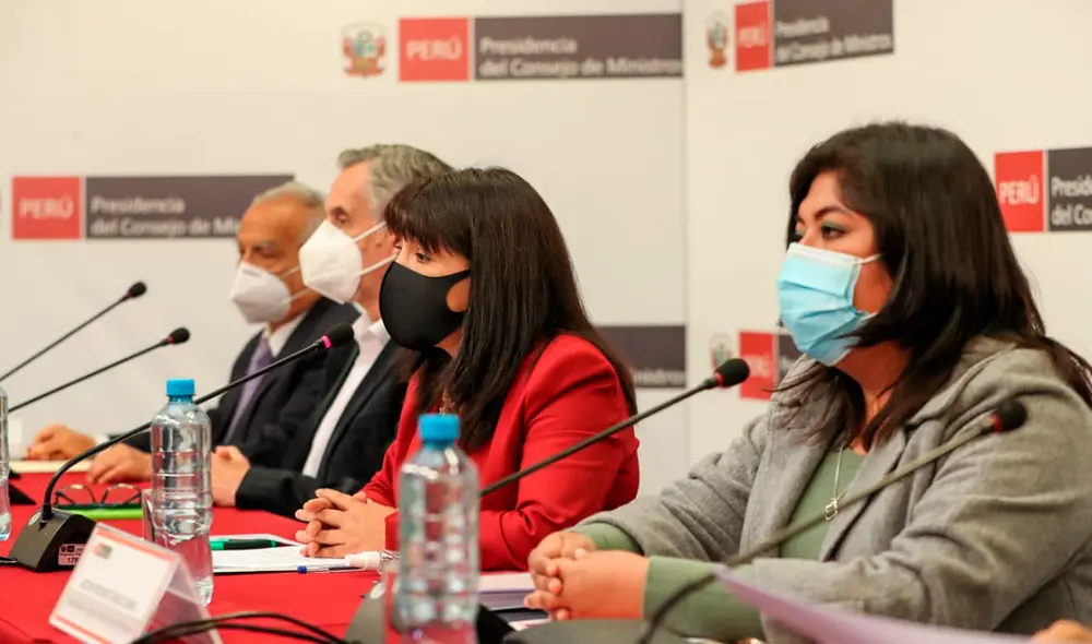 Mirtha Vásquez, Aníbal Torres, Pedro Francke y Betssy Chávez brindaron una conferencia de prensa este miércoles 20 de octubre. Foto: PCM Mirtha Vásquez, Aníbal Torres, Pedro Francke y Betssy Chávez brindaron una conferencia de prensa este miércoles 20 de octubre. Foto: PCM