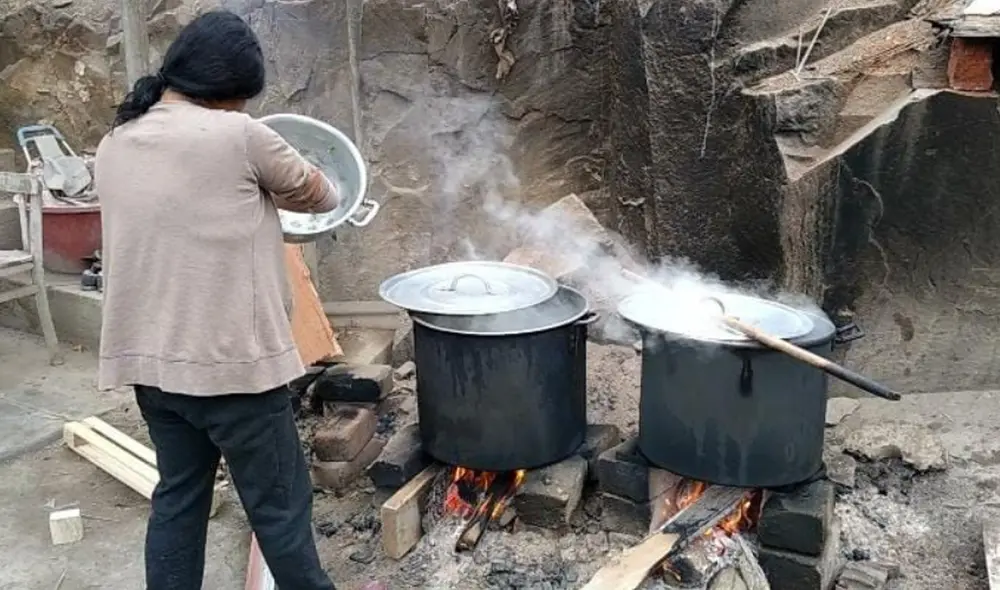 Según una de las mujeres que ayuda en la preparación de los alimentos, en la localidad hay muchos niños que padecen desnutrición. Foto: La República