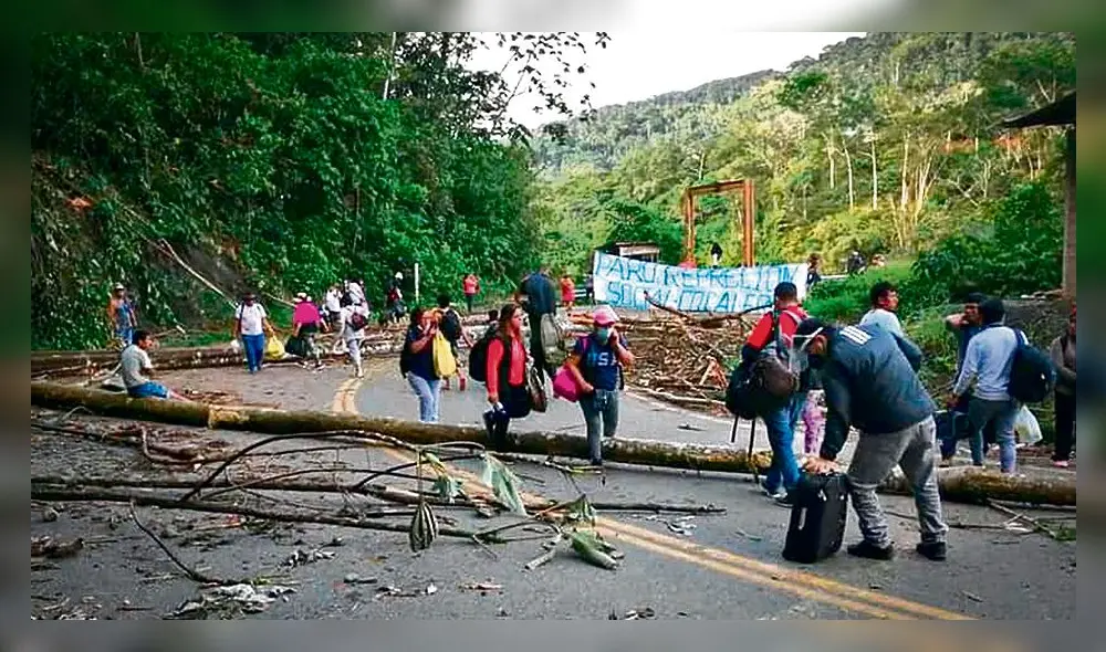 Se radicaliza. Huelga de cocaleros de Puno se agravó desde el 16 de octubre. Cientos de carros siguen varados. Foto: La República
