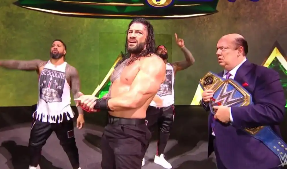 Roman Reigns logró retener su título y sigue reinando como campeón universal de la WWE. Foto: captura Twitter WWE