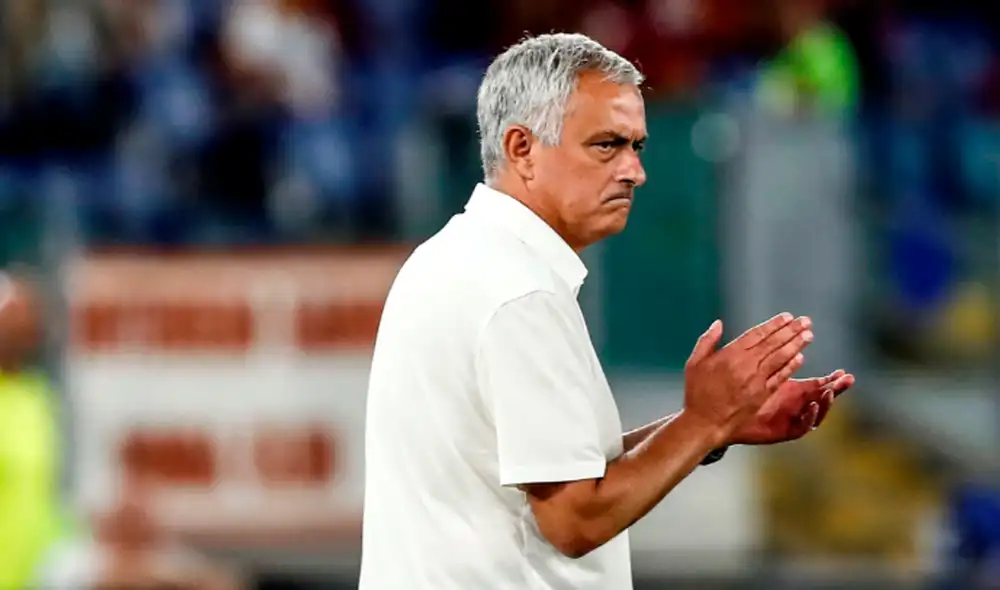 José Mourinho dirige a la Roma de Italia. Foto: EFE