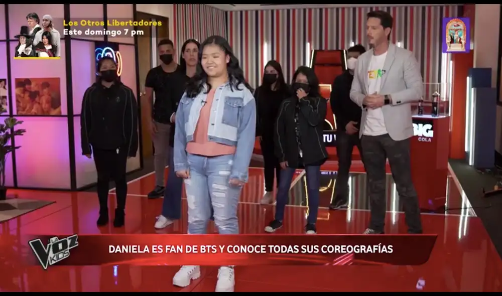Los conductores del programa se divirtieron bailando la música de BTS. Foto: captura de Latina