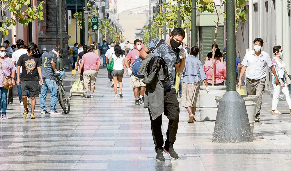 Población. La inflación golpea a los peruanos y van varios meses por encima del rango meta. Foto: La República
