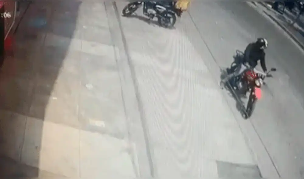 Delincuentes fueron capturados al momento del atraco. Foto: Captura / PNP Delincuentes fueron capturados al momento del atraco. Foto: Captura / PNP