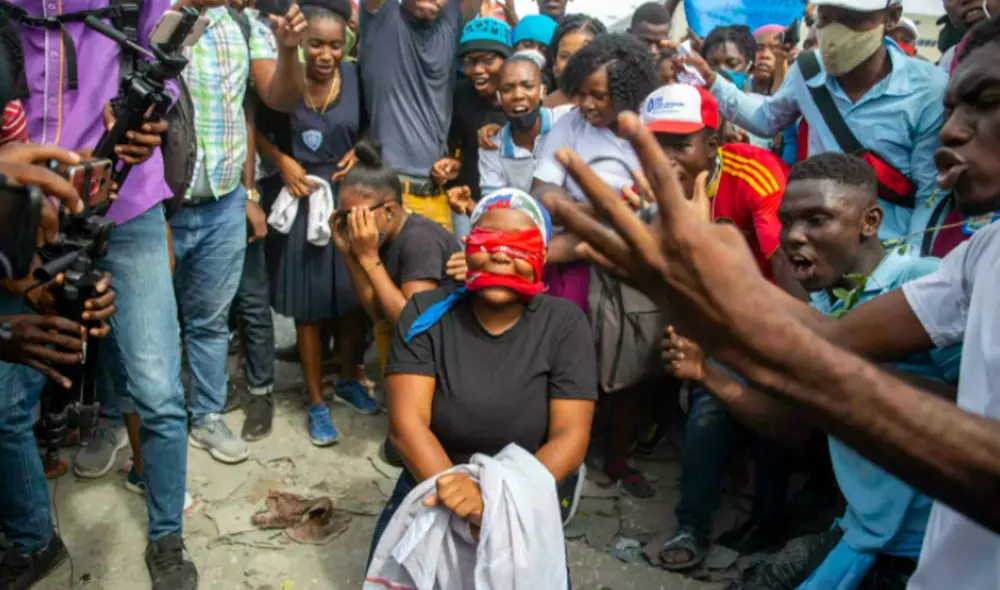 La sociedad haitiana ha protestado en repetidas ocasiones en contra de su precaria situación de seguridad y el aumento de secuestros y asesinatos. Foto: France24 La sociedad haitiana ha protestado en repetidas ocasiones en contra de su precaria situación de seguridad y el aumento de secuestros y asesinatos. Foto: France24