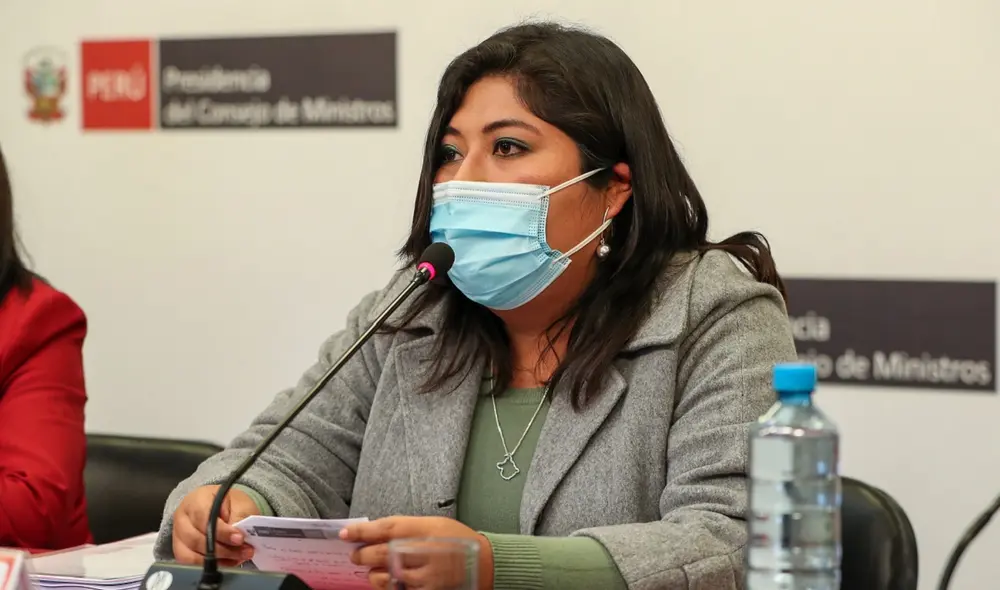La ministra de Trabajo, Betssy Chávez, se reunió con bases sindicales. Foto: MTPE