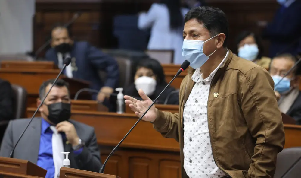 El congresista de Acción Popular negó que su partido tenga algún principio de ser golpista. Foto: Congreso