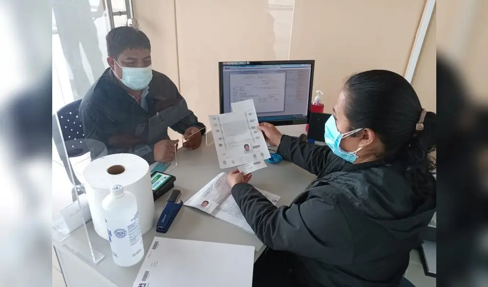 El primer beneficiado con el servicio fue el ciudadano Wilmer Blas Rodríguez. Foto: Reniec