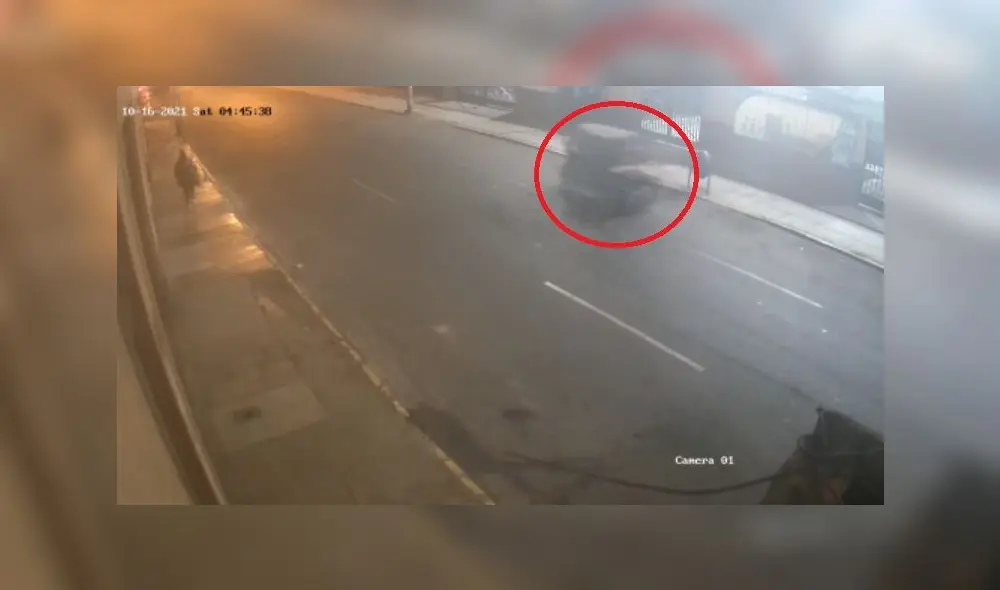 Delincuente huyó con la moto por el jirón Cangallo Foto: La República Delincuente huyó con la moto por el jirón Cangallo Foto: La República