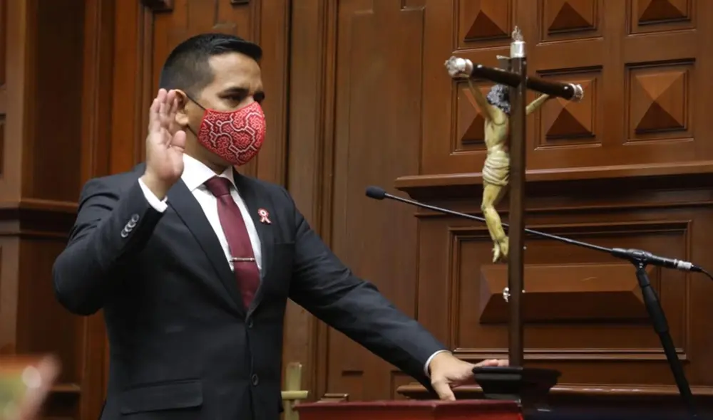 Elvis Vergara pidió a la primera ministra Mirtha Vásquez tener como prioridad atender los conflictos sociales. Foto: Congreso Elvis Vergara pidió a la primera ministra Mirtha Vásquez tener como prioridad atender los conflictos sociales. Foto: Congreso