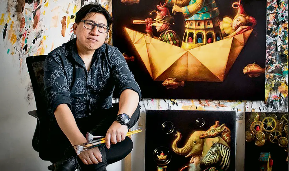 Arequipeño. El artista Ronald Companoca al pie de dos sus obras. Foto: difusión Arequipeño. El artista Ronald Companoca al pie de dos sus obras. Foto: difusión