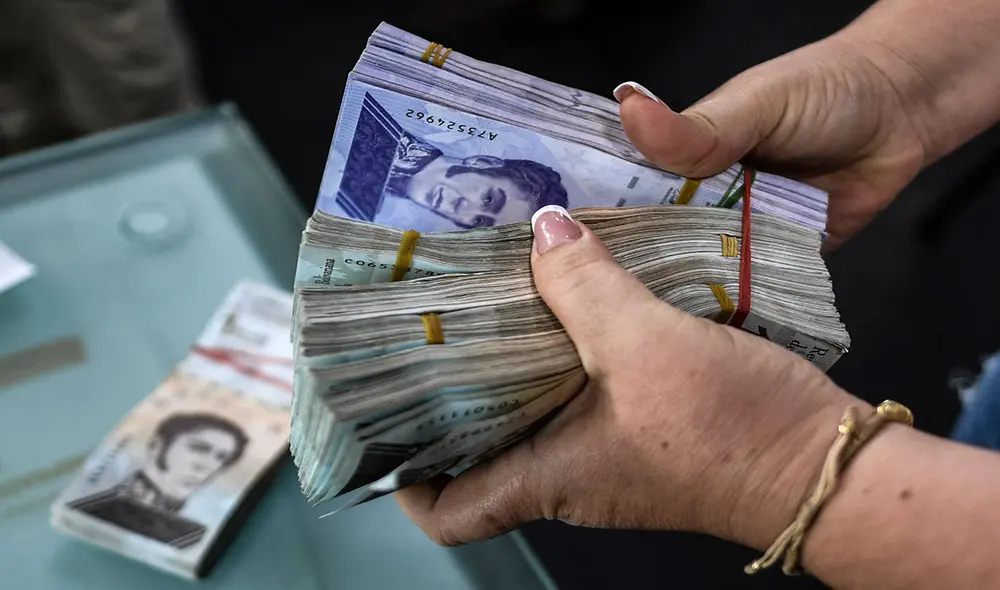 Precio dólar BCV, tasa que fija de manera oficial el mercado y que sirve como referencia para diversas transacciones realizadas también en bolívares. Foto: AFP