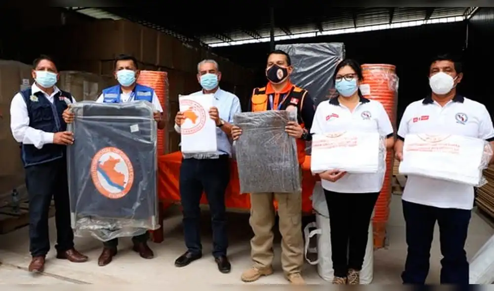 Gobernador regional de Amazonas, Oscar Altamirano, recibió donación de Indeci. Foto: Gobierno Regional de Amazonas Gobernador regional de Amazonas, Oscar Altamirano, recibió donación de Indeci. Foto: Gobierno Regional de Amazonas