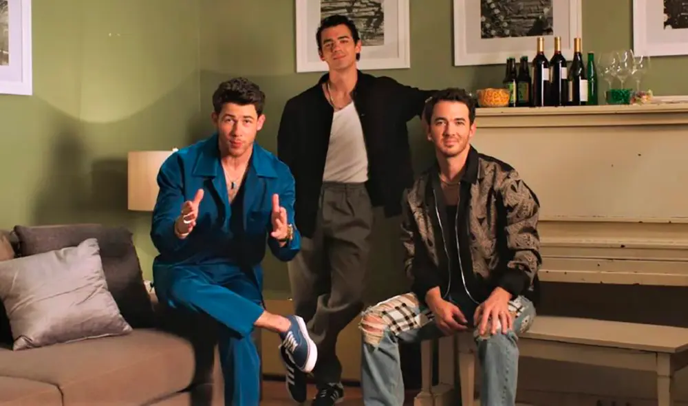 Nick, Joe y Kevin en Jonas Brother family roast por Netflix. Foto: Netflix