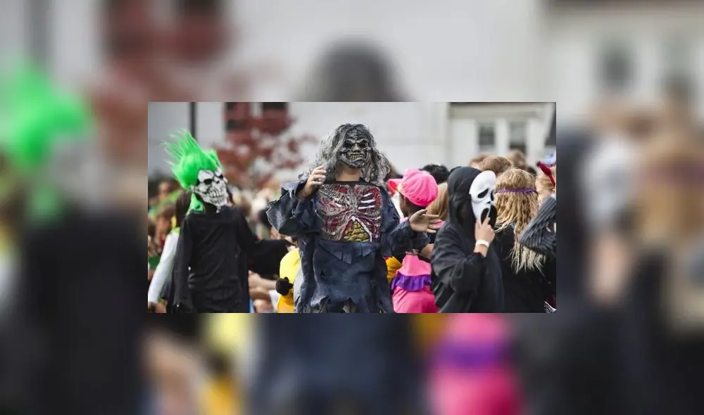 Grandes y pequeños se disfrazan para celebrar Halloween. Foto: EFE