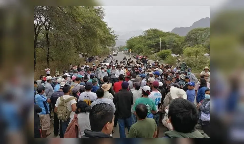 Residentes del lugar impidieron el paso de vehículos. Foto: William Tocto Residentes del lugar impidieron el paso de vehículos. Foto: William Tocto