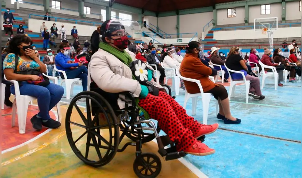 Congresista también considera importante que se cumpla la cuota laboral de personas con discapacidad en instituciones públicas y privadas. Foto: Andina Congresista también considera importante que se cumpla la cuota laboral de personas con discapacidad en instituciones públicas y privadas. Foto: Andina