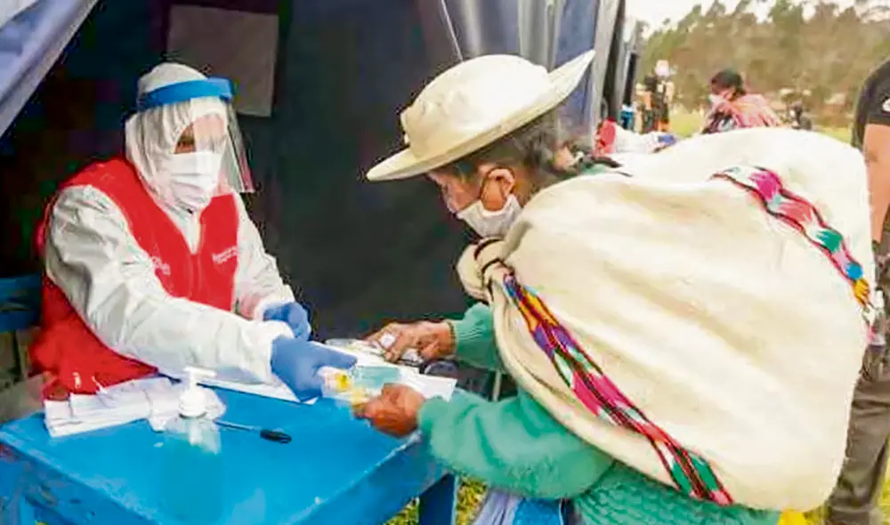 Beneficiarios. A la fecha, 5 millones de personas ya recibieron el bono de S/ 350 y el Gobierno evalúa hacer una segunda entrega para el próximo año. Foto: difusión
