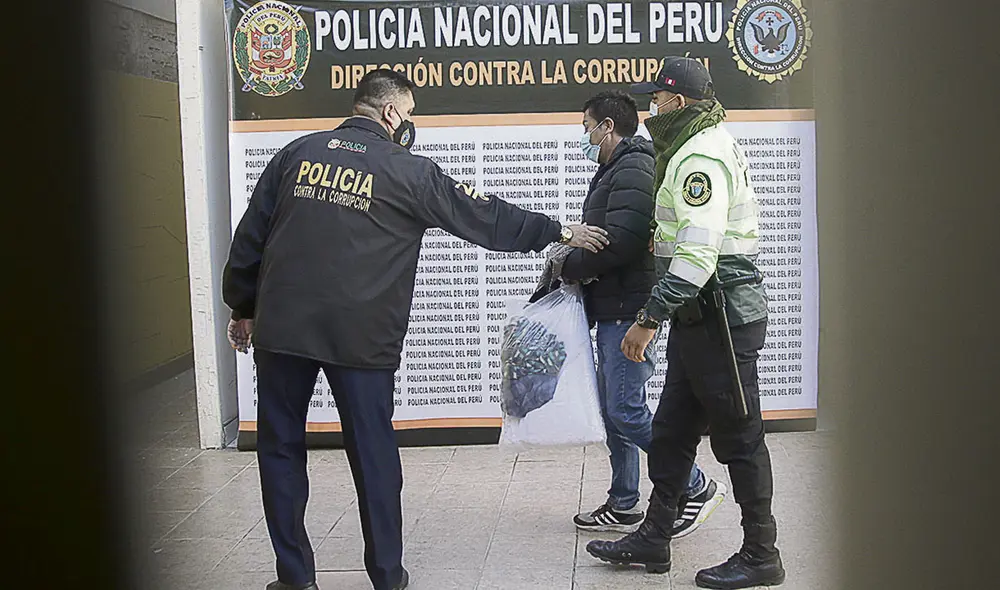Sistemático. Elmer Cáceres es sindicado de encabezar una red criminal llamada ‘Los Hijos del Cóndor’. Captaba a sus consejeros con una serie de dádivas. Foto: Rodrigo Talavera/La República Sistemático. Elmer Cáceres es sindicado de encabezar una red criminal llamada ‘Los Hijos del Cóndor’. Captaba a sus consejeros con una serie de dádivas. Foto: Rodrigo Talavera/La República