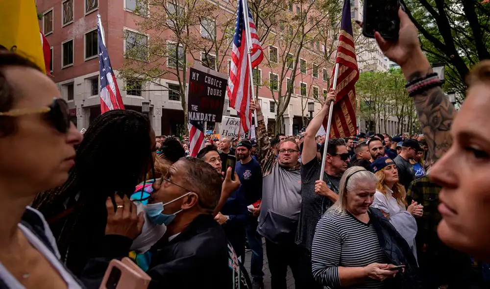 Según la agencia AFP, aún quedan 46.000 trabajadores de Nueva York sin vacunar. Foto: AFP Según la agencia AFP, aún quedan 46.000 trabajadores de Nueva York sin vacunar. Foto: AFP