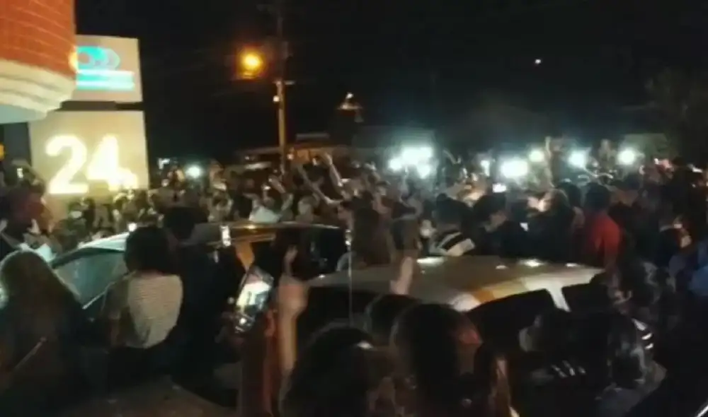 La multitud siguió la salida de la procesión del pastor en Brasil. Foto: G1 La multitud siguió la salida de la procesión del pastor en Brasil. Foto: G1