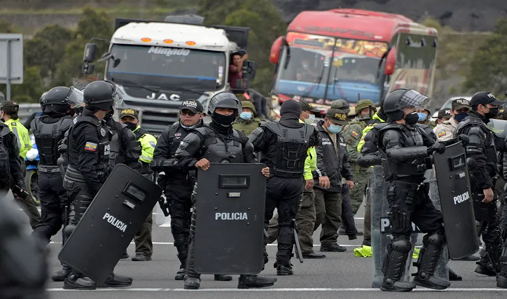 El poderoso movimiento indígena de Ecuador cerró algunas vías. Foto: AFP El poderoso movimiento indígena de Ecuador cerró algunas vías. Foto: AFP