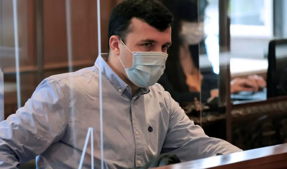 También se le inhabilitó por 31 años para ejercer cargos que impliquen la presencia de menores. Foto: EFE