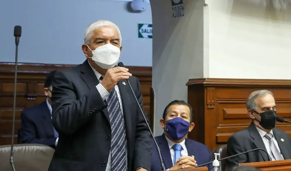 Legislador Héctor Acuña pidió a la primera ministra Mirtha Vásquez aclarar declaraciones del presidente Pedro Castillo sobre una posible nacionalización del gas. Foto: Congreso Legislador Héctor Acuña pidió a la primera ministra Mirtha Vásquez aclarar declaraciones del presidente Pedro Castillo sobre una posible nacionalización del gas. Foto: Congreso