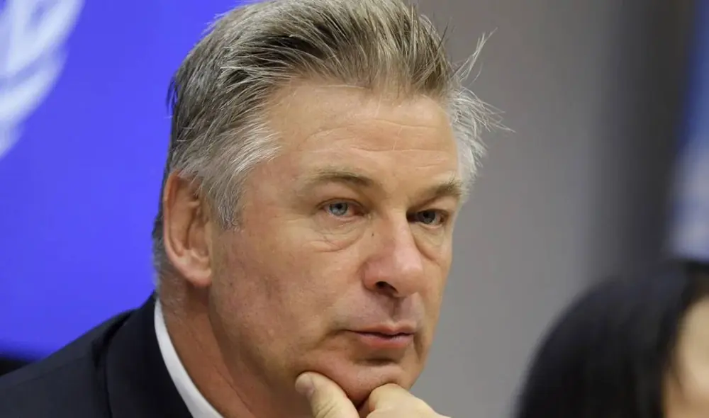Alec Baldwin podría enfrentar cargos por matar accidentalmente a Halyna Hutchins. Foto: AP
