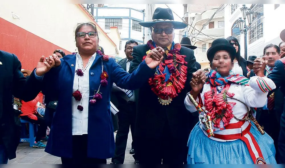 Mas allá de lo formal. Agustín Luque y su esposa Olinda Pacheco son sindicados de digitar las obras de acuerdo a sus intereses. Foto: Juan Carlos Cisneros/ La República