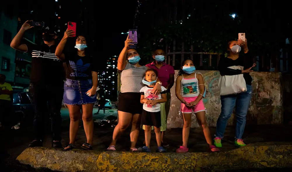 En Venezuela, donde siguen sumidos en una grave crisis económica, miles de personas están atentas a la tasa oficial del BCV y al dólar paralelo, publicado entre otros por DolarToday. Foto: EFE En Venezuela, donde siguen sumidos en una grave crisis económica, miles de personas están atentas a la tasa oficial del BCV y al dólar paralelo, publicado entre otros por DolarToday. Foto: EFE