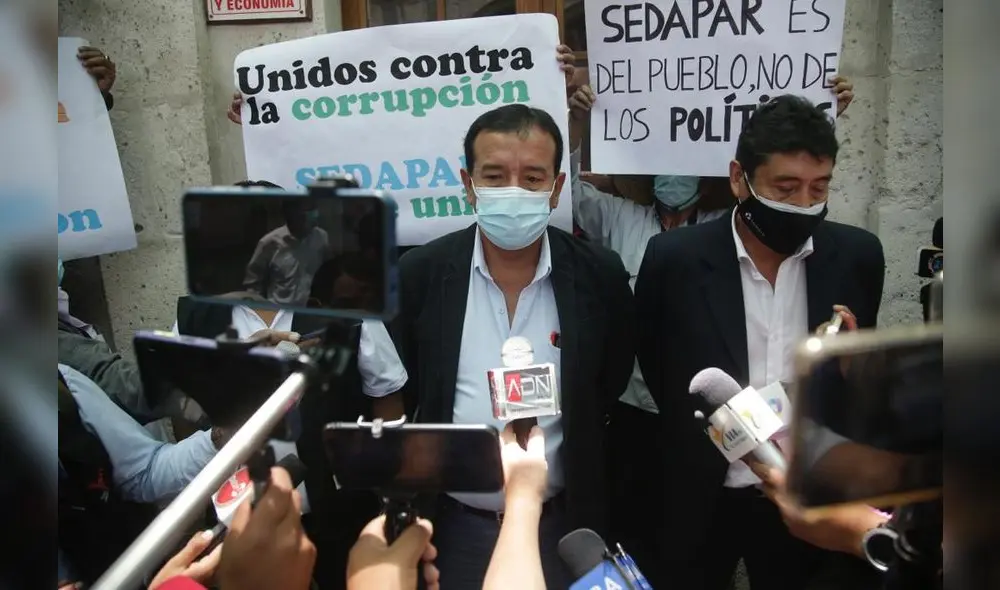 Dirigentes del FDTA dan declaraciones sobre la situación en Sedapar. Foto: Rodrigo Talavera Dirigentes del FDTA dan declaraciones sobre la situación en Sedapar. Foto: Rodrigo Talavera