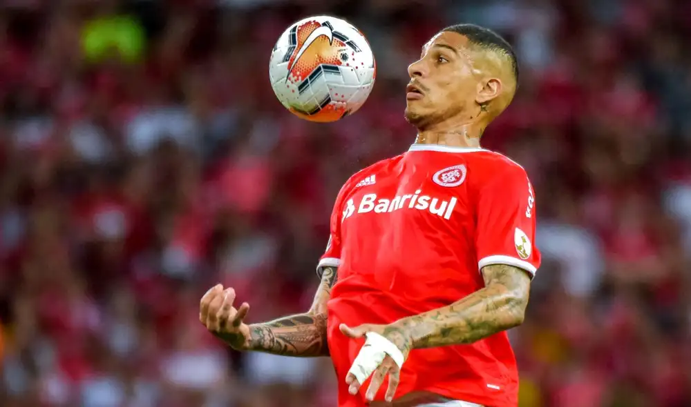 Con 37 años, Guerrero también tiene opción de volver al club donde se formó, Alianza Lima. Foto: AFP Con 37 años, Guerrero también tiene opción de volver al club donde se formó, Alianza Lima. Foto: AFP