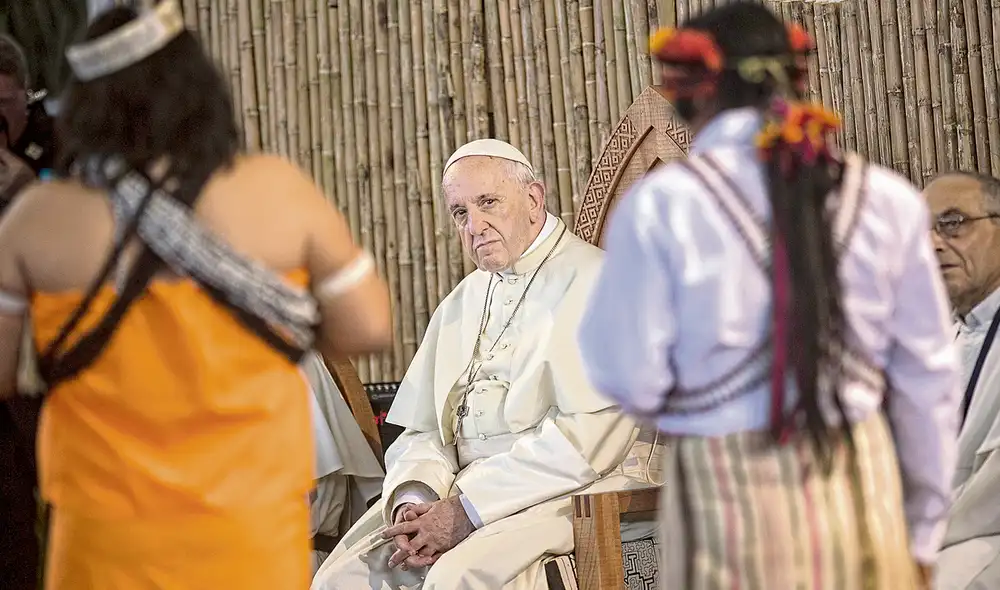 Perdón divino. Durante su visita al Perú y Brasil, el papa se reunió con indígenas. Pero en Canadá esperan disculpas públicas. Foto: AP Perdón divino. Durante su visita al Perú y Brasil, el papa se reunió con indígenas. Pero en Canadá esperan disculpas públicas. Foto: AP