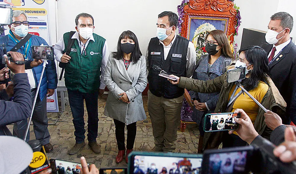 Compromisos. Mirtha Vásquez ha pedido a agricultores de hoja de coca confiar en su gestión. Foto: Juan Carlos Cisneros/ La República