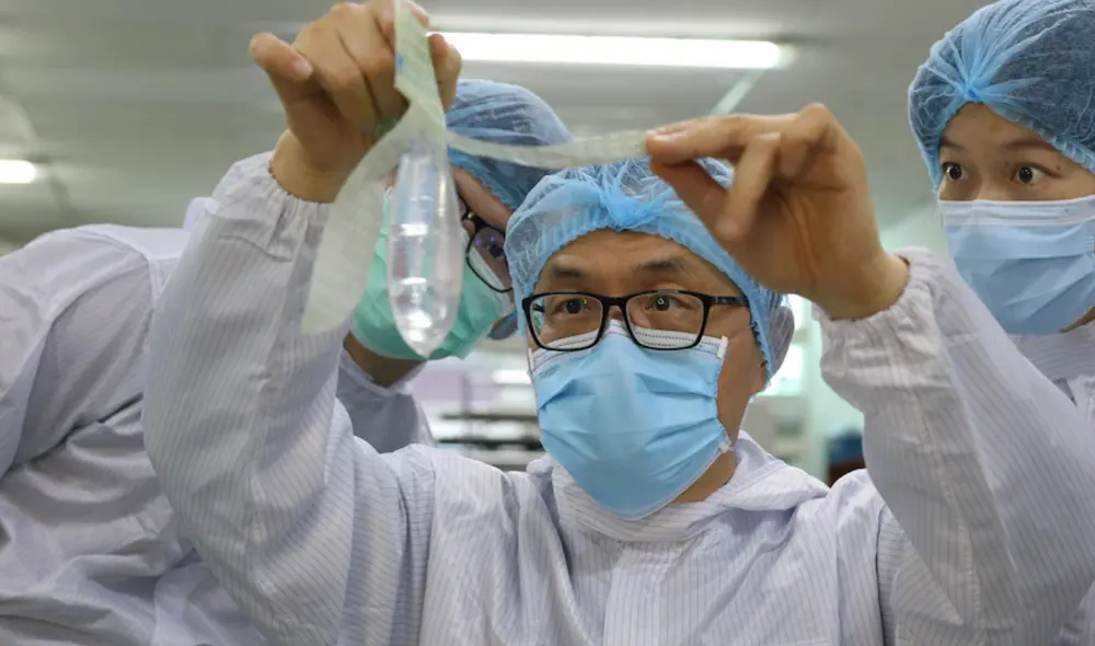 El ginecólogo John Tang Ing Ching fue el inventor del preservativo unisex Wondaleaf. Foto: Twin Catalyst El ginecólogo John Tang Ing Ching fue el inventor del preservativo unisex Wondaleaf. Foto: Twin Catalyst